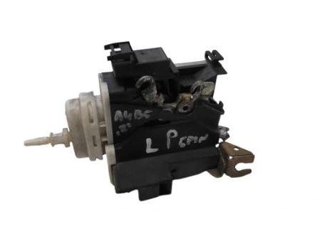 Audi A4 B5 1994-2001 sedan 1.6 petrol MT 74 kW 1999  Zámok dverí predný ľavý 8D1837015A