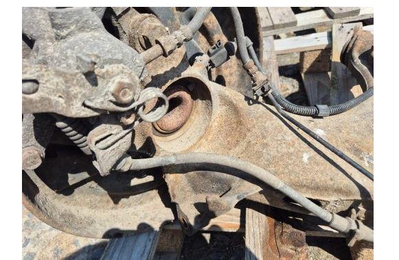 Volkswagen Transporter T5 2003-2015 hatchback 2.5 TDI diesel MT 96 kW 2004  Náboj kolesa zadný ľavý 7H0501413C