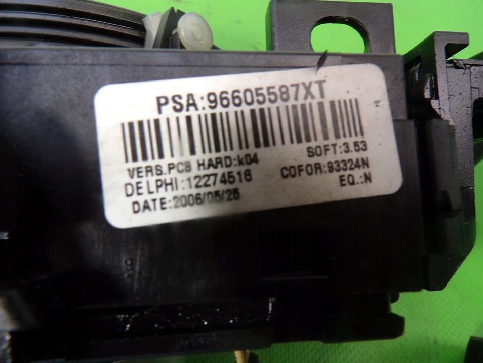 Peugeot 307 hatchback 1.6 16v petrol MT 80 kW 2006  Prepínacie páčky pod volantom 96605587XT