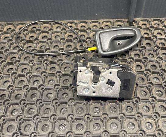 Renault Trafic II 2001-2014 hatchback 2.5 DCI diesel MT 99 kW 2004  Zámok dverí predný pravý 8200042171 91166234