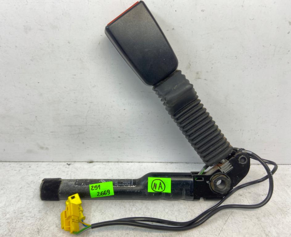 Mercedes ML W164 2005-2011 hatchback 3.0 CDI diesel AT 165 kW 2008  držiak Bezpečnostný pás A2518602669