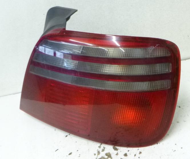 Honda Accord VI 1998-2002 sedan 1.8 16v petrol MT 100 kW 1999  Svetlo zadné pravé 33501-S1A-G01