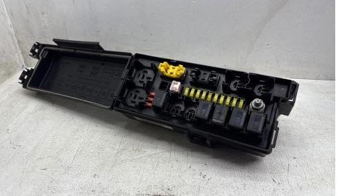 Jeep Grand cherokee WK 2004-2010 hatchback 3.0 CRD diesel AT 160 kW 2007  Poistková skrinka 04692167AB