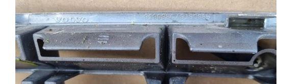 Volvo XC70 I 2000-2007 combi 2.4 D diesel 120 kW 2003  Mriežka predná (maska chladiča) 9190986