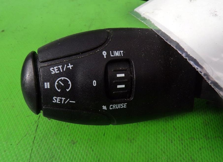 Peugeot 307 hatchback 1.6 16v petrol MT 80 kW 2006  Prepínacie páčky pod volantom 96605587XT