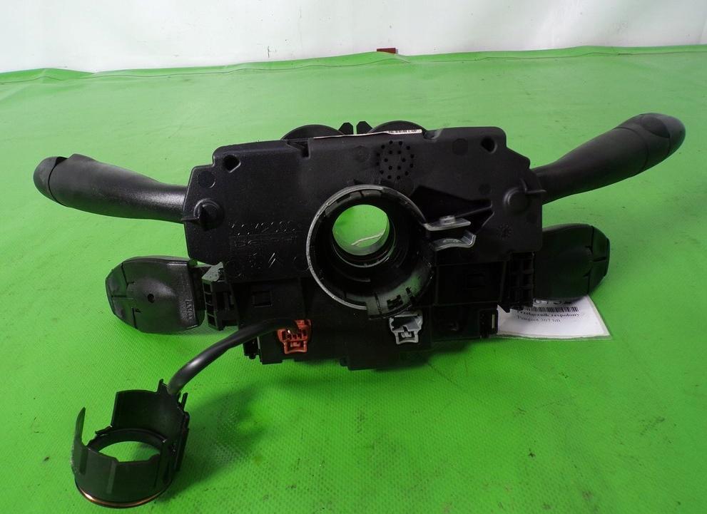 Peugeot 307 hatchback 1.6 16v petrol MT 80 kW 2006  Prepínacie páčky pod volantom 96605587XT