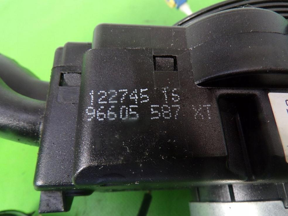 Peugeot 307 hatchback 1.6 16v petrol MT 80 kW 2006  Prepínacie páčky pod volantom 96605587XT