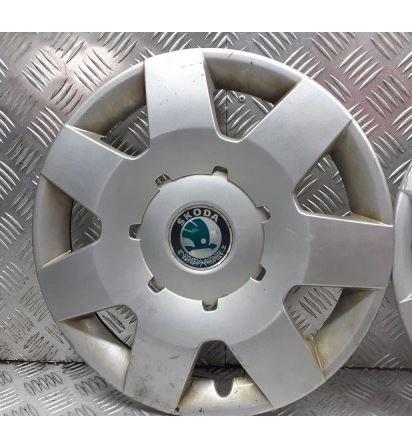 Skoda Fabia I 1999-2007 hatchback 1.4 petrol MT 44 kW 2002  Puklica R14 KOMPLET 6Y06011147