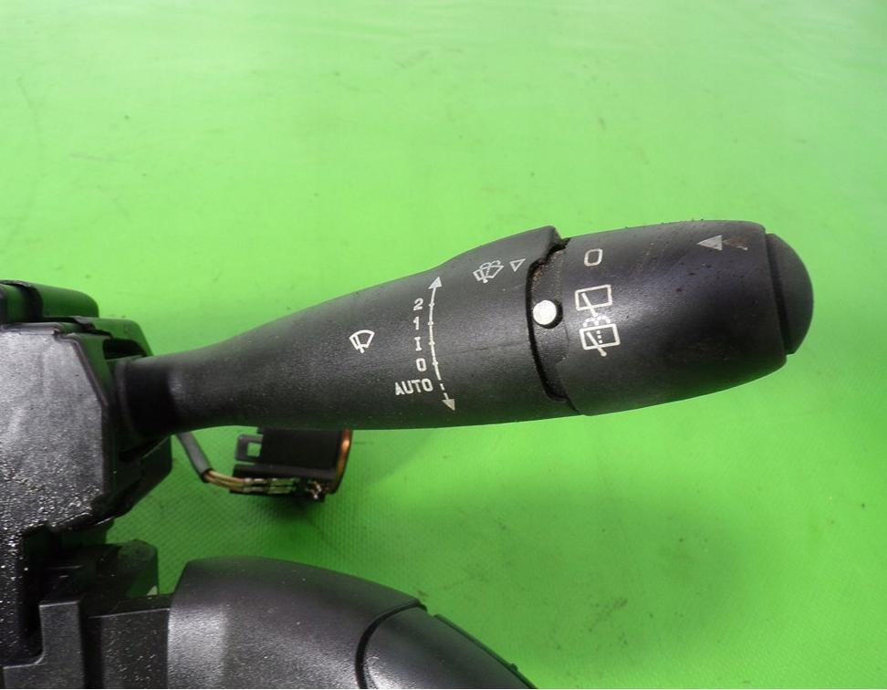 Peugeot 307 hatchback 1.6 16v petrol MT 80 kW 2006  Prepínacie páčky pod volantom 96605587XT