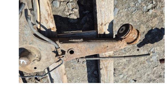 Volkswagen Transporter T5 2003-2015 hatchback 2.5 TDI diesel MT 96 kW 2004  Náboj kolesa zadný ľavý 7H0501413C