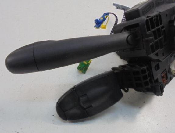 Citroen Berlingo I 1996-2008 hatchback 1.6 D diesel MT 55.2 kW 2009  Prepínacie páčky pod volantom 96605680XT