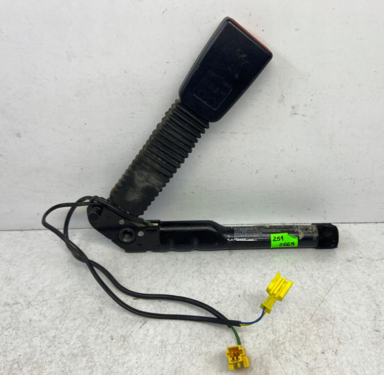 Mercedes ML W164 2005-2011 hatchback 3.0 CDI diesel AT 165 kW 2008  držiak Bezpečnostný pás A2518602669