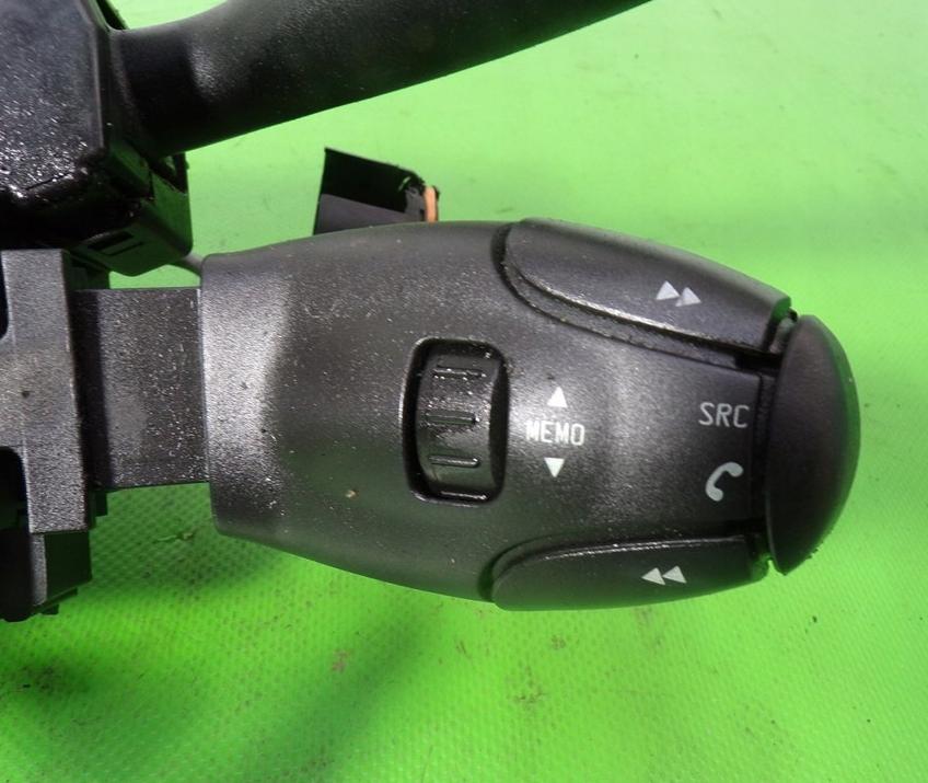 Peugeot 307 hatchback 1.6 16v petrol MT 80 kW 2006  Prepínacie páčky pod volantom 96605587XT