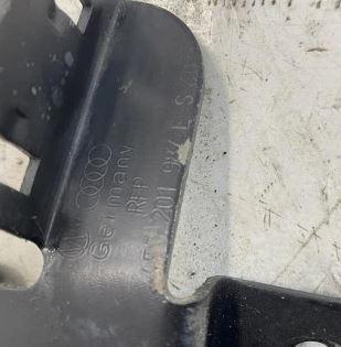 Audi A6 C6 2004-2011 sedan 3.0 TDI V6 diesel 165 kW 2004 Obal palivového filtra 4F0201987E