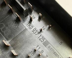 Skoda Octavia II 2004-2013 hatchback 2.0 TDI diesel MT 103 kW 2008  Poistková skrinka 1K0937125D