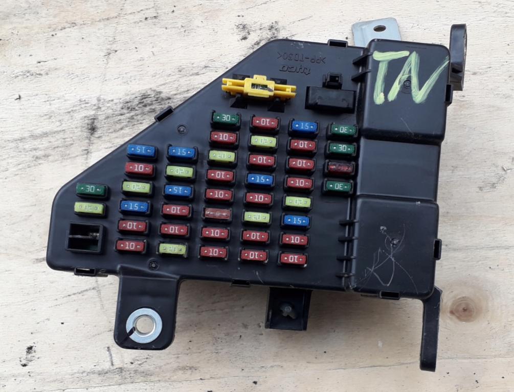 Hyundai Tucson I 2004-2009 suv 2.0 16v petrol 104 kW 2004  Poistková skrinka 91110-2E001