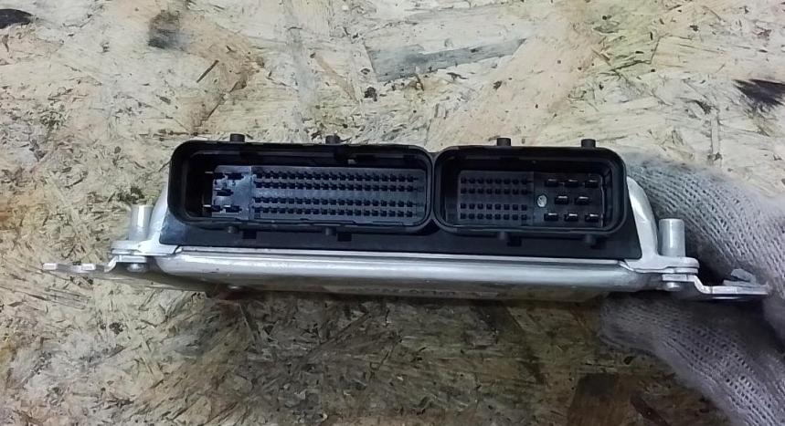 Hyundai Tucson I 2004-2009 hatchback 2.0 CRDI diesel MT 83 kW 2004  Riadiaca jednotka motora 39104-27260 0281011690