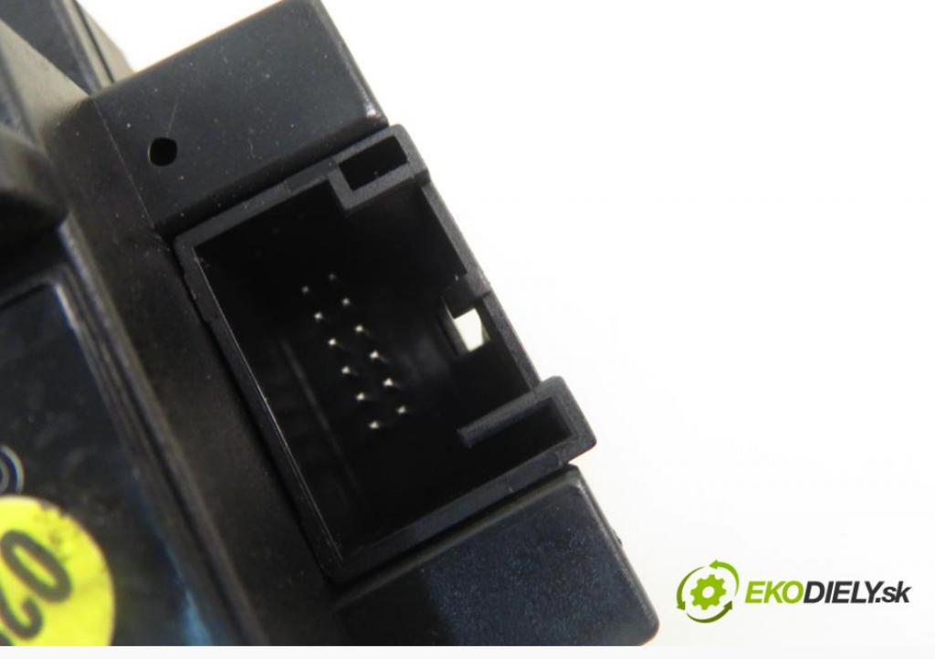 Audi A4 B8 2007-2015 sedan 2.0 TDI diesel MT 105 kW 2008 Spínacia skrinka 8K0909131C