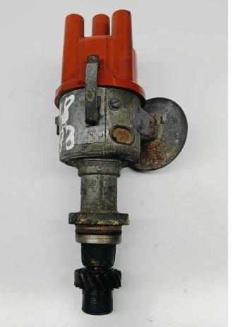 Audi 80 B3 1986-1991 sedan 1.8 petrol MT 66 kW 1990  Rozdeľovač 0237020160