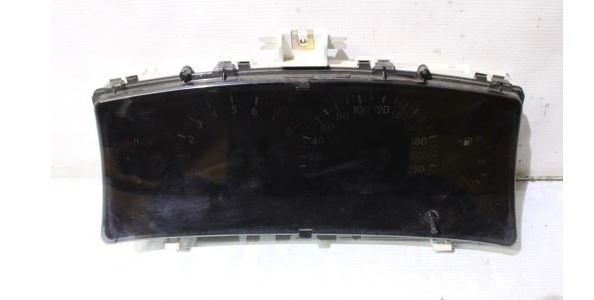 Toyota Corolla E12 2001-2009 hatchback 1.4 VVTI petrol 4ZZFE MT 71 kW 2002  Prístrojová doska 83800-12E10