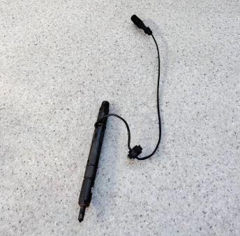 Audi A6 C5 1997-2004 sedan 2.5 TDI diesel MT 110 kW 1998  Vstrekovač paliva 059130202G