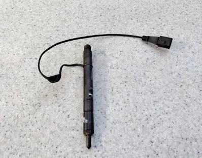 Audi A6 C5 1997-2004 sedan 2.5 TDI diesel MT 110 kW 1998  Vstrekovač paliva 059130202G