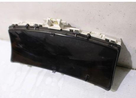 Toyota Corolla E12 2001-2009 hatchback 1.4 VVTI petrol 4ZZFE MT 71 kW 2002  Prístrojová doska 83800-12E10