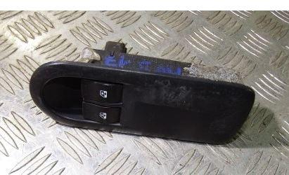 Renault Scenic II 2003-2009 hatchback 1.5 DCI diesel MT 74 kW 2005  Prepínač ovládania okna predný ľavý 390092