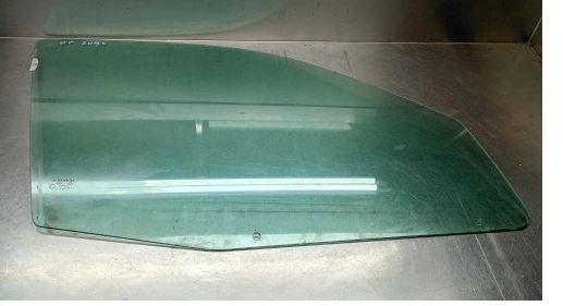 Renault Clio II 1998-2012 hatchback 1.5 DCI diesel MT 48 kW 2003  Sklo predných pravých dverí