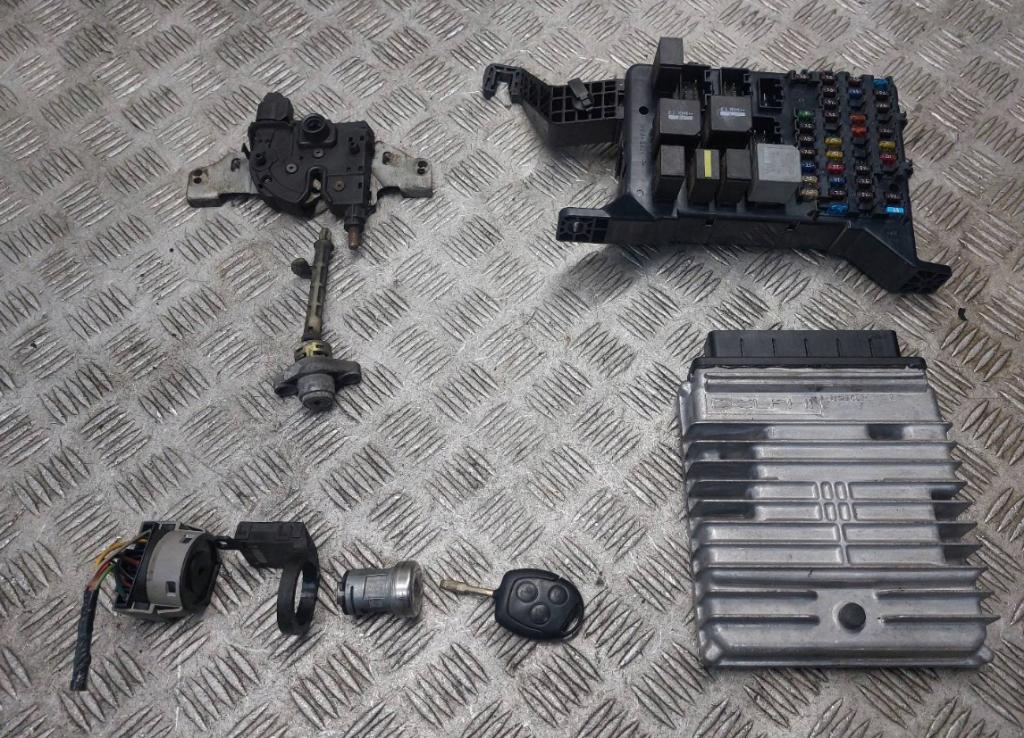 Ford Mondeo Mk3 2000-2007 sedan 2.0 TDCI diesel MT 96 kW 2005  Riadiaca jednotka motora (štartovací komplet) 5S71-12A650-FA 4S7T-14A073-AA