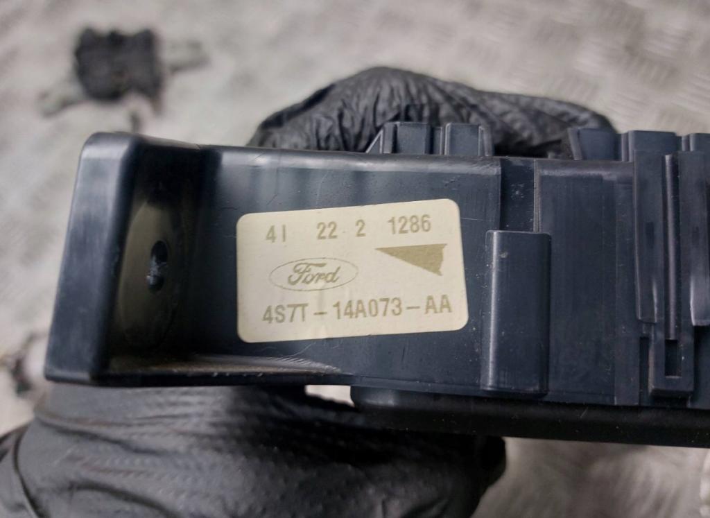 Ford Mondeo Mk3 2000-2007 sedan 2.0 TDCI diesel MT 96 kW 2005  Riadiaca jednotka motora (štartovací komplet) 5S71-12A650-FA 4S7T-14A073-AA