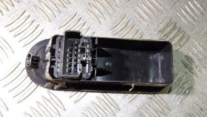 Renault Scenic II 2003-2009 hatchback 1.5 DCI diesel MT 74 kW 2005  Prepínač ovládania okna predný ľavý 390092