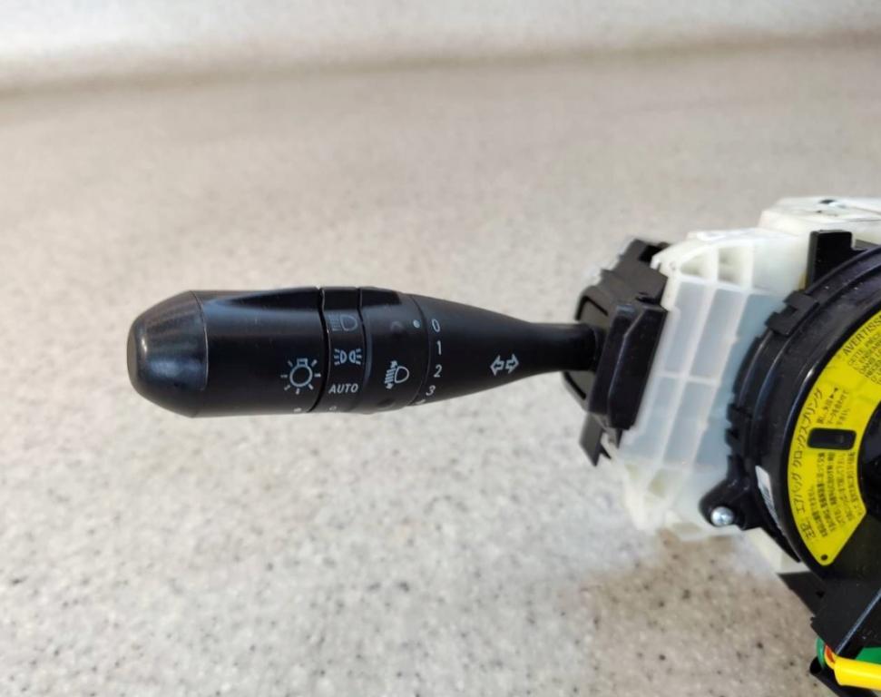 Mitsubishi Colt Z30 VI 2004-2012 hatchback 1.1 12v petrol MT 55 kW 2008  Prepínacie páčky pod volantom 8600A237XA MR587756