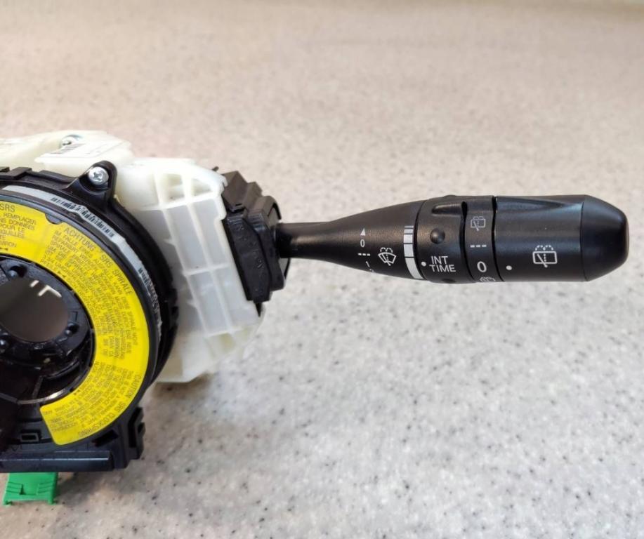 Mitsubishi Colt Z30 VI 2004-2012 hatchback 1.1 12v petrol MT 55 kW 2008  Prepínacie páčky pod volantom 8600A237XA MR587756