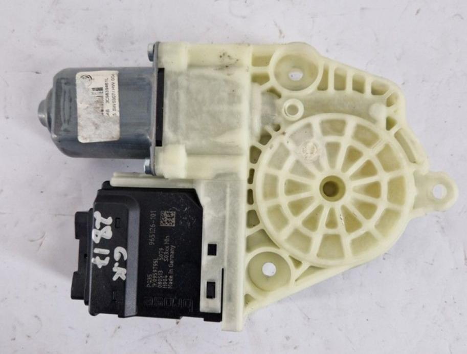 Volkswagen Passat B6 2005-2010 combi 2.0 TDI diesel MT 103 kW 2009  Motorček okien zadný ľavý 3C9839461L 1K0959795L 962619100