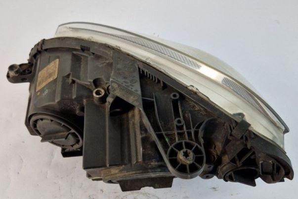 Mercedes C W204 2007-2014 sedan 2.2 CDI diesel AT 125 kW 2007  Svetlo predné pravé A2048203061