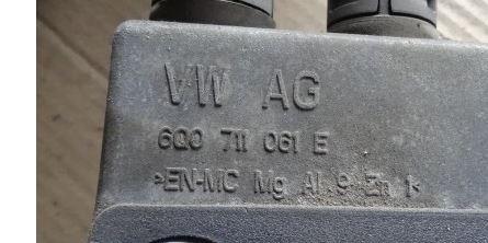 Skoda Fabia I 1999-2007 hatchback 1.4 MPI petrol MT 50 kW 2002  Rýchlostná páka (kulisa) 6Q0711061