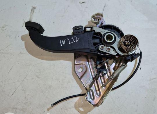 Mercedes E W212 2009-2016 sedan 3.0 CDI diesel AT 170 kW 2011  Ručná brzda A2044201584