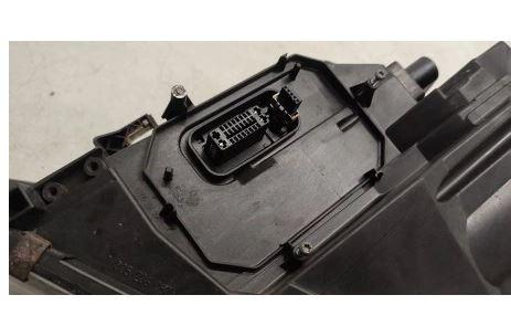 Audi A4 B7 2004-2008 combi 3.0 TDI diesel AT 150 kW 2005  Svetlo predné pravé xenon 8E0941004BP