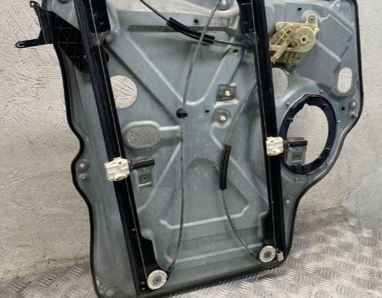 Volkswagen Transporter T5 2003-2015 hatchback 1.9 TDI diesel MT 75 kW 2007  Mechanizmus sťahovania okna predný pravý 7H0837730 58892