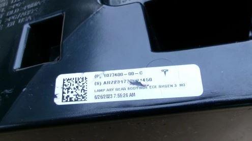 Tesla Model TESLA 3 17-20 EU  Svetlo zadné pravé 1077400-00-C