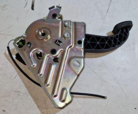 Mercedes E W212 2009-2016 sedan 3.0 CDI diesel AT 170 kW 2011  Ručná brzda A2044201584