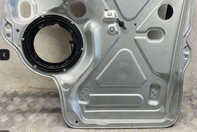 Volkswagen Transporter T5 2003-2015 hatchback 1.9 TDI diesel MT 75 kW 2007  Mechanizmus sťahovania okna predný pravý 7H0837730 58892