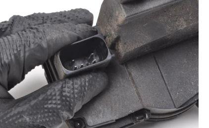 Saab 9-3 II 2002-2012 sedan 1.9 TID diesel MT 88 kW 2006  Zámok dverí zadný pravý 12759698