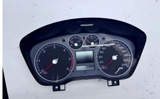 Ford Focus Mk2 2004-2011 hatchback 1.6 TDCI diesel MT 80 kW 2004  Prístrojová doska 7M5T-10849-LB