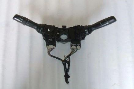 Toyota Yaris II 2005-2011 hatchback 1.0 VVTI petrol MT 51 kW 2010  Prepínacie páčky pod volantom 17F619