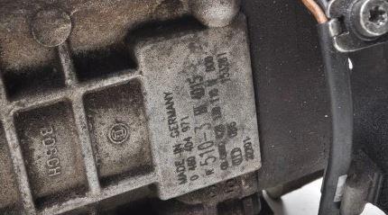 Volkswagen Passat B5 1995-2005 sedan 1.9 TDI diesel MT 96 kW 2002  Vstrekovacie čerpadlo 028130115M 0460404971