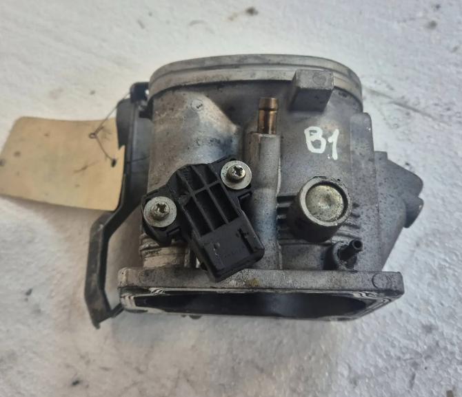 BMW 3 E36 1991-2000 sedan 1.8 petrol Škrtiaca klapka 17273459