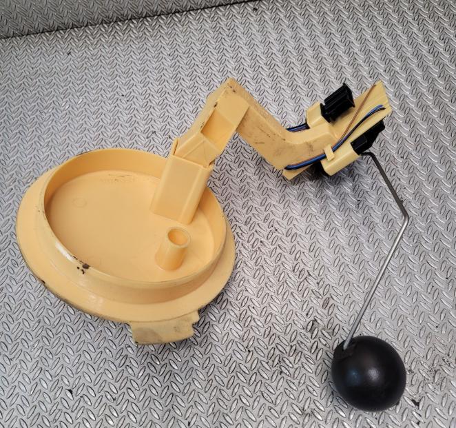 Audi A8 D4 2009-2017 sedan 4.2 TDI V8 diesel AT 258 kW 2012  Snímač hladiny paliva 4H0201317P