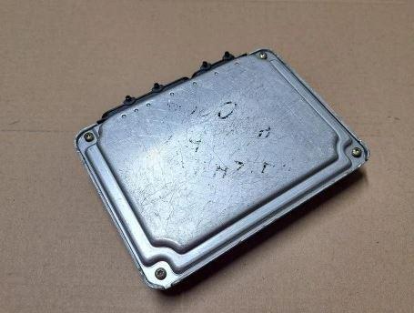 Volkswagen Polo III 6N 1994-2001 hatchback 1.0 petrol MT 37 kW 1997  Riadiaca jednotka motora 030906032CE